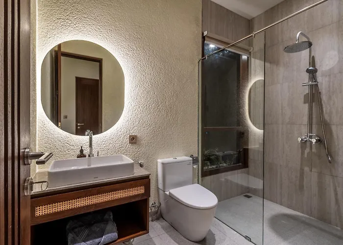 Taman Dharmawangsa - 3br Luxury Private Pool In فيلة نوسا دوا